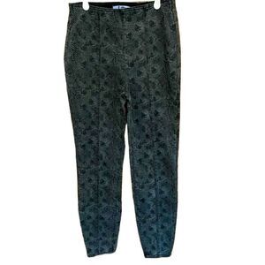 Vylette pull on elastic waistband gray/black snakeskin print jegging, size M